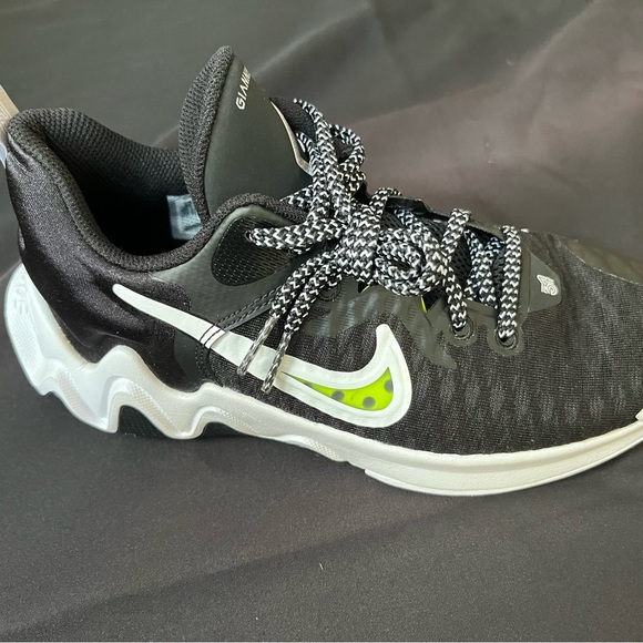 NWOB Nike Kids Giannis Immortality Basketball Shoes - Picture 6 of 10